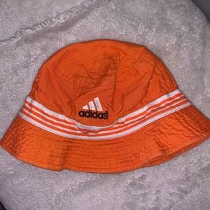 🧡Adidas bucket hat🧡